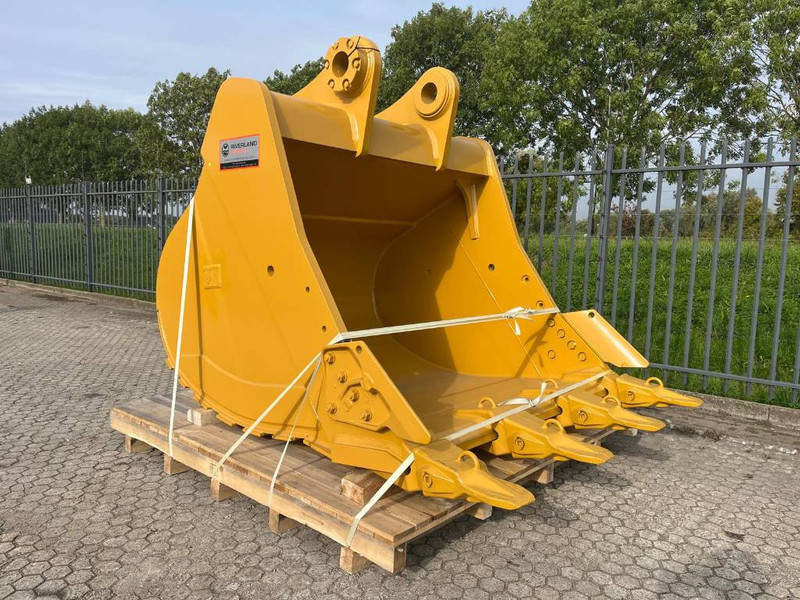 Cat  395 heavy duty rock bucket HB2 linkage